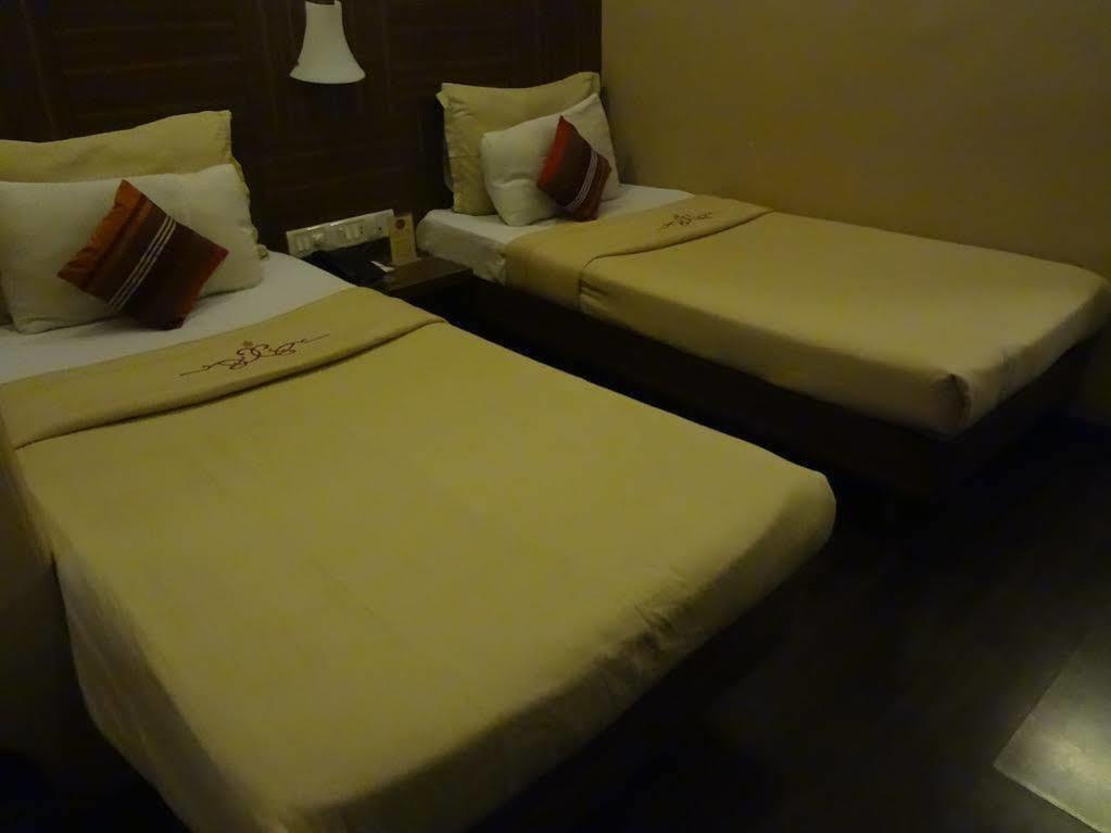 Hotel Landmark Fort Мумбаї Екстер'єр фото